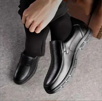 Новая весенняя мужская обувь из натуральной кожи, кожаные мягкие противоскользящие резиновые лоферы, Повседневная черная осенне-зимняя кожаная обувь