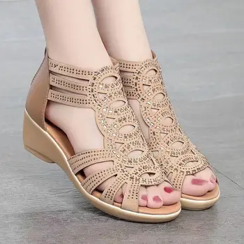 Высококачественная римская обувь лето и осень 2023, новая женская обувь с мягкой подошвой, модная верхняя одежда, универсальные женские сандалии на танкетке