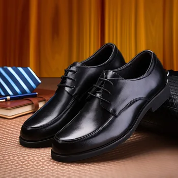 Кожаная обувь для мужчин, британские мужские модельные туфли, Весенне-осенняя повседневная деловая обувь, дышащие черные Zapatos De Hombre с круглым носком.